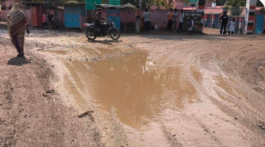 कैमूर में भारतमाला एक्सप्रेसवे निर्माण का काम बना मुसीबत, PNC की लापरवाही से बढ़ा सड़क हादसे का खतरा