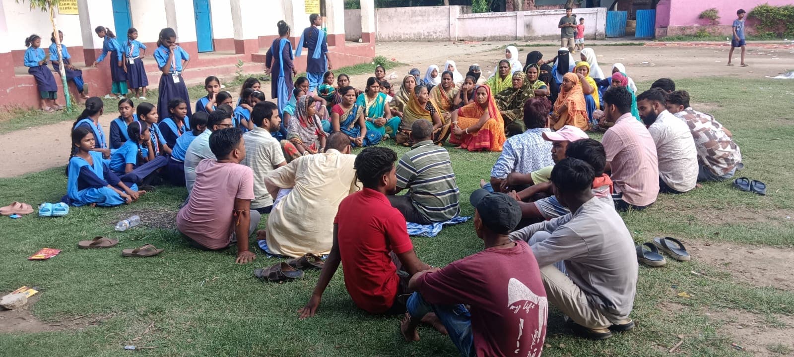 PM श्री योजना के तहत स्कूल शिफ्टिंग का विरोध, प्रदर्शन के बाद DEO ने लगाई रोक