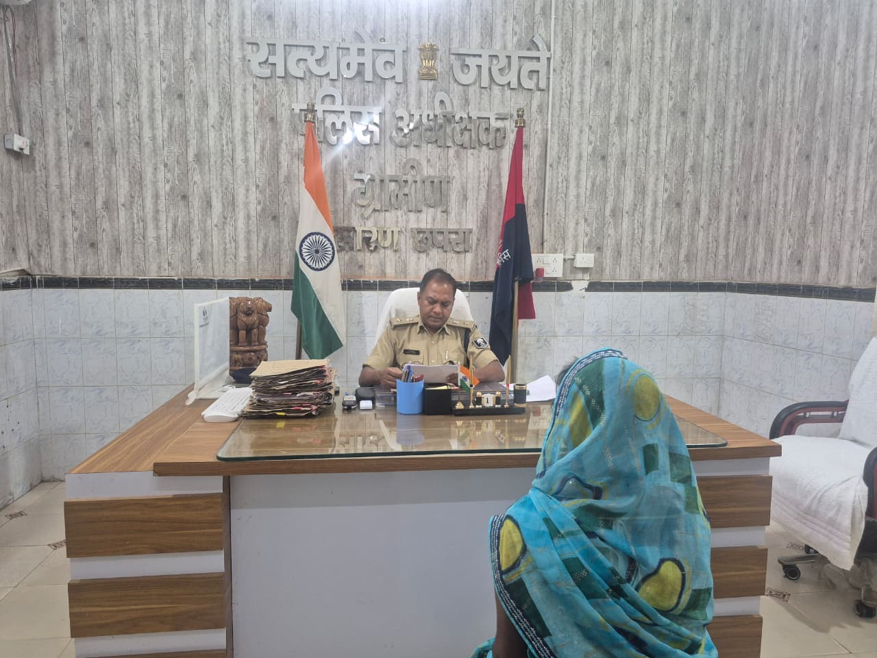 सारण पुलिस कार्यालय में जनसुनवाई: फरियादियों की शिकायतें सुनी गईं, अधिकारियों को त्वरित कार्रवाई के निर्देश