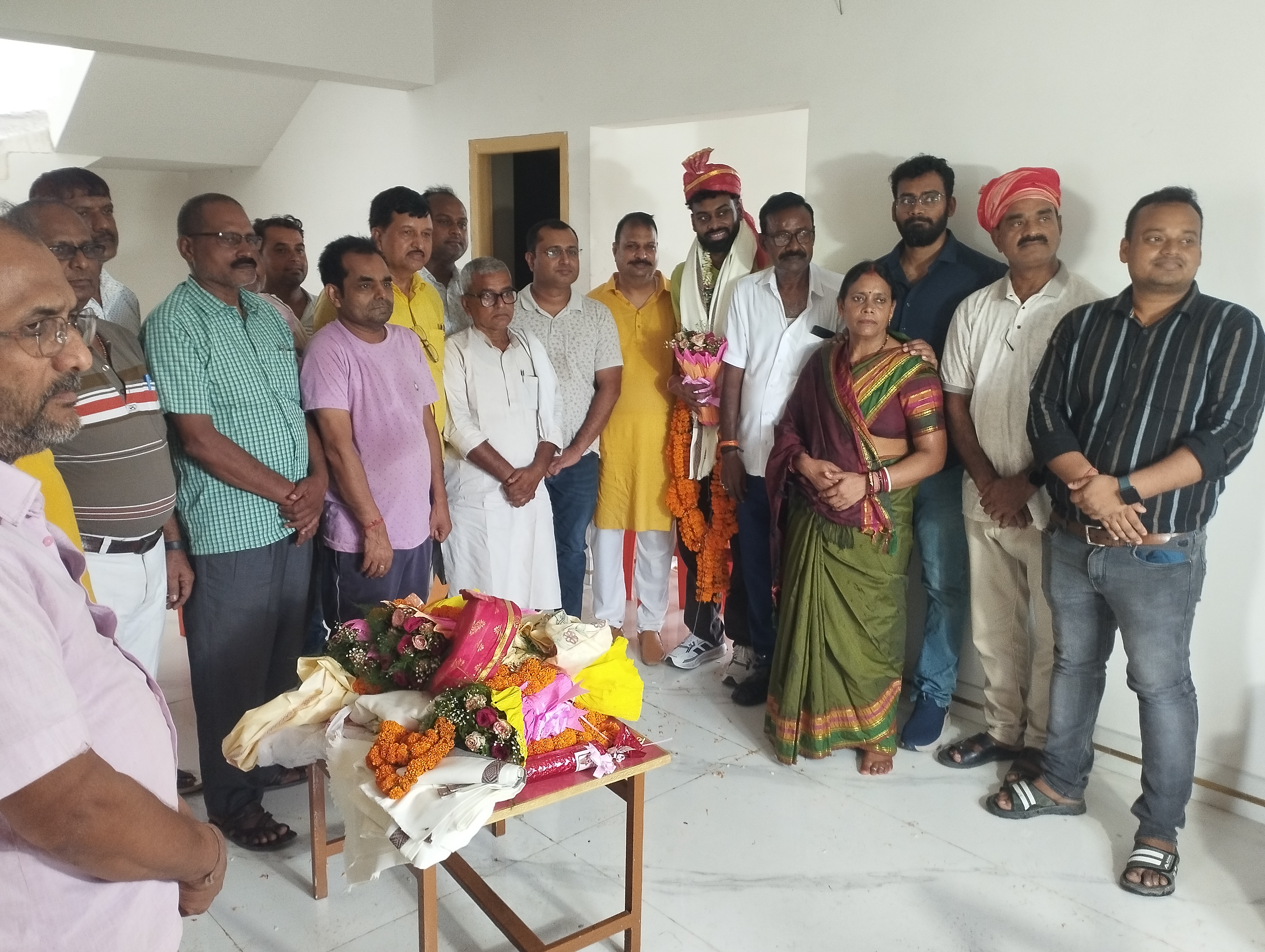 70वीं BPSC में अधिकारी बनकर लौटे अभिषेक रंजन, जंदाहा और हाजीपुर के लोगों ने किया भव्य स्वागत