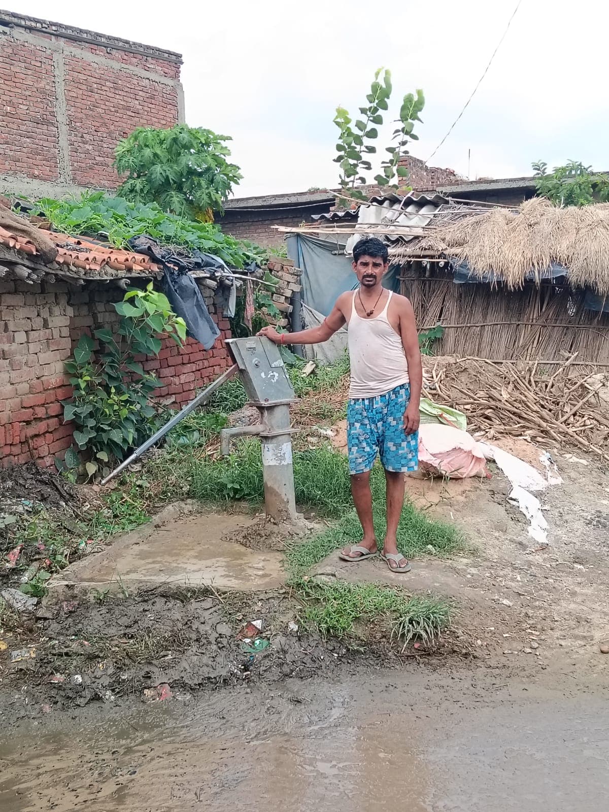 दरभंगा के बहादुरपुर में गहराया पानी का संकट, सूखे चापाकल और बंद नल-जल योजना से लोग परेशान