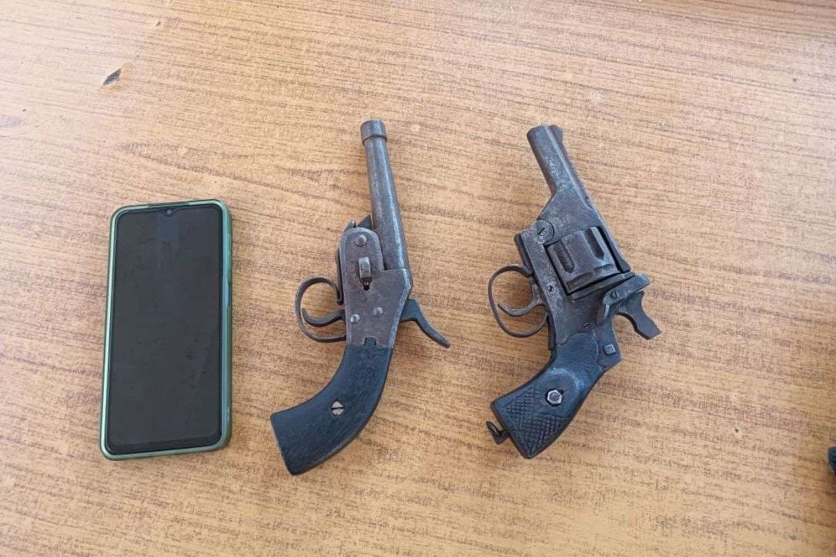 पटना में दशहरा में चेकिंग के दौरान अर्टिगा कार से रिवाल्वर और कट्टा बरामद, इतिहास खंगालने में जुटी पुलिस