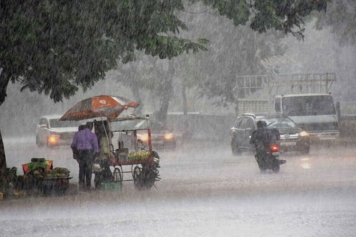 Bihar Weather: बिहार के 3 जिलों में ऑरेंज और 35 जिलों में येलो अलर्ट, भारी बारिश के साथ ठनका गिरने की भी चेतावनी