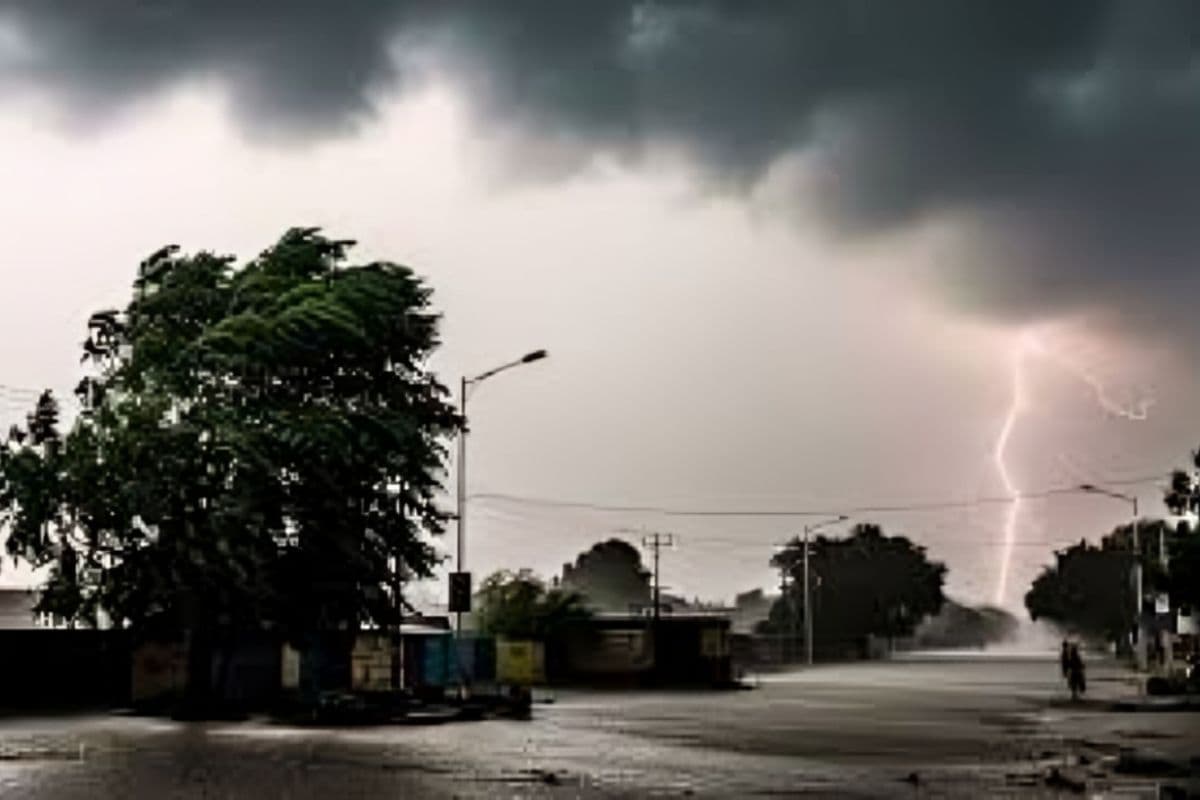 Aaj Bihar Ka Mausam: आज बिहार के इन जिलों में होगी भयंकर बारिश, आंधी-तूफान के साथ ठनका का भी अलर्ट