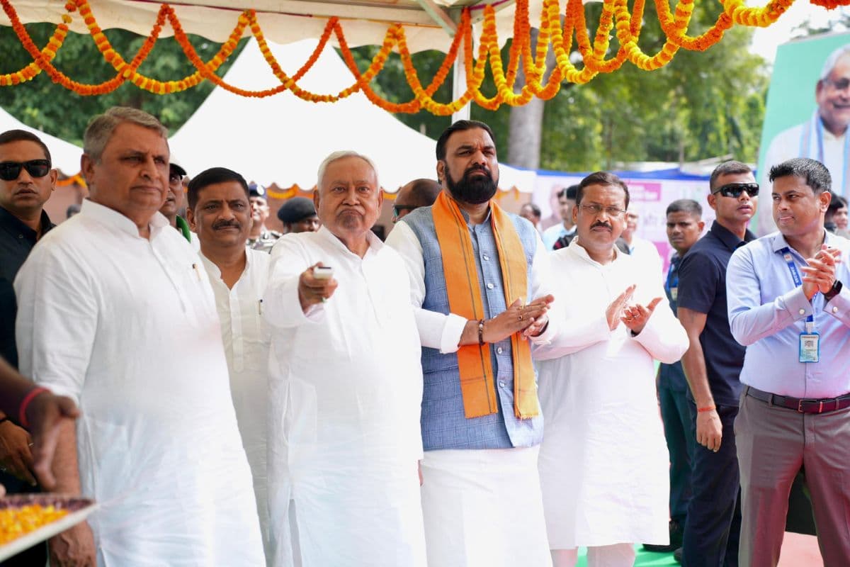 CM Nitish Gift: सीएम नीतीश ने वाल्मीकिनगर को दिया 1100 करोड़ का तोहफा, अब लव कुश पार्क में लोग कर सकेंगे फन