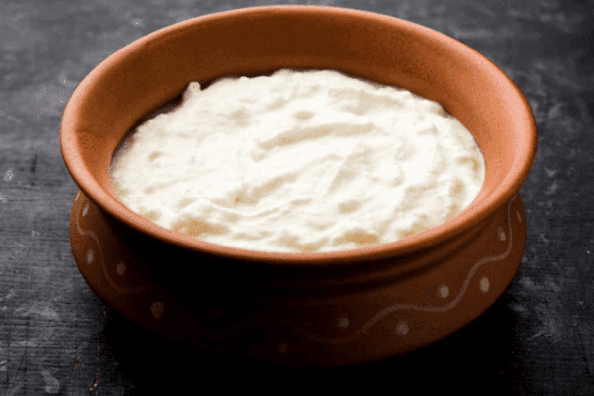 Curd Benefits: दही खाने के ये फायदे जानकर हो जाएंगे हैरान, चमकती त्वचा से लेकर पाचन को बनाए मजबूत