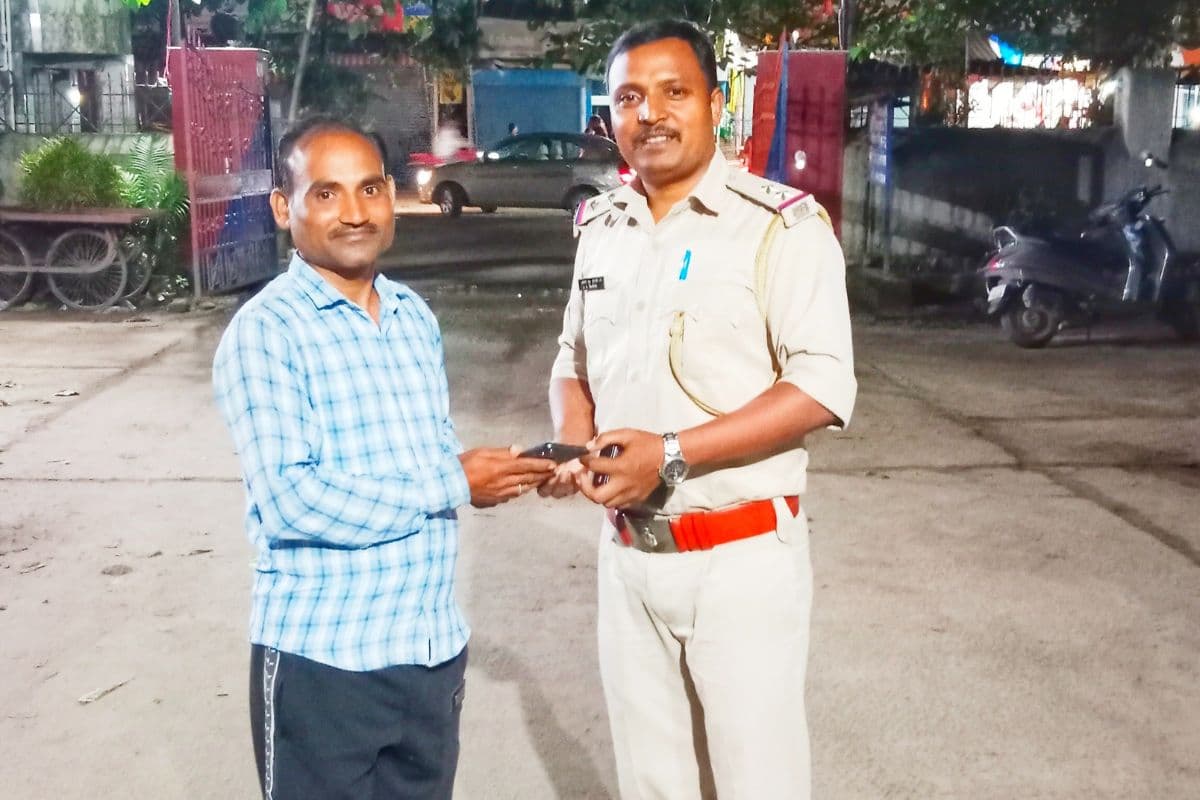 हजारीबाग के ऑटो चालक ने किया कुछ ऐसा कि पुलिस भी कर रही सलाम, जानकर आप भी करेंगे सैल्यूट