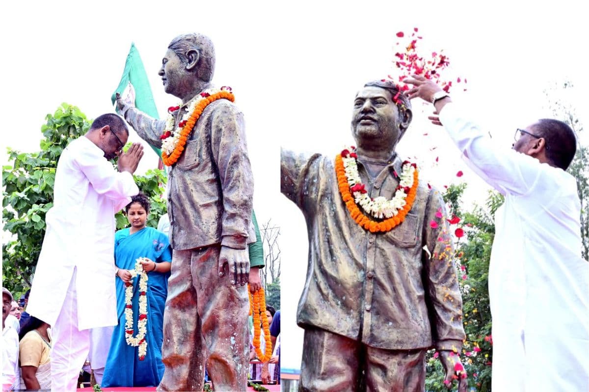 सीएम हेमंत सोरेन ने बड़े भाई दुर्गा सोरेन को दी श्रद्धांजलि, देखिए PHOTOS