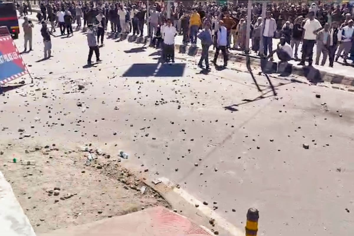 Ladakh protest: लेह में हिंसा में चार लोगों की मौत-30 घायल, कर्फ्यू लागू, सोनम वांगचुक ने जताया दुख