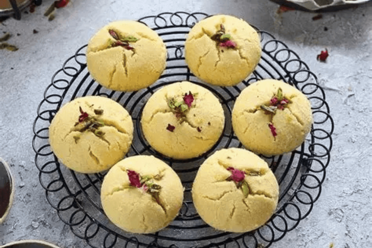 Nankhatai Recipe: घर पर मिनटों में बनाएं क्रिस्पी और सुनहरी नानखटाई,आसान रेसिपी जो सबको पसंद आएगी