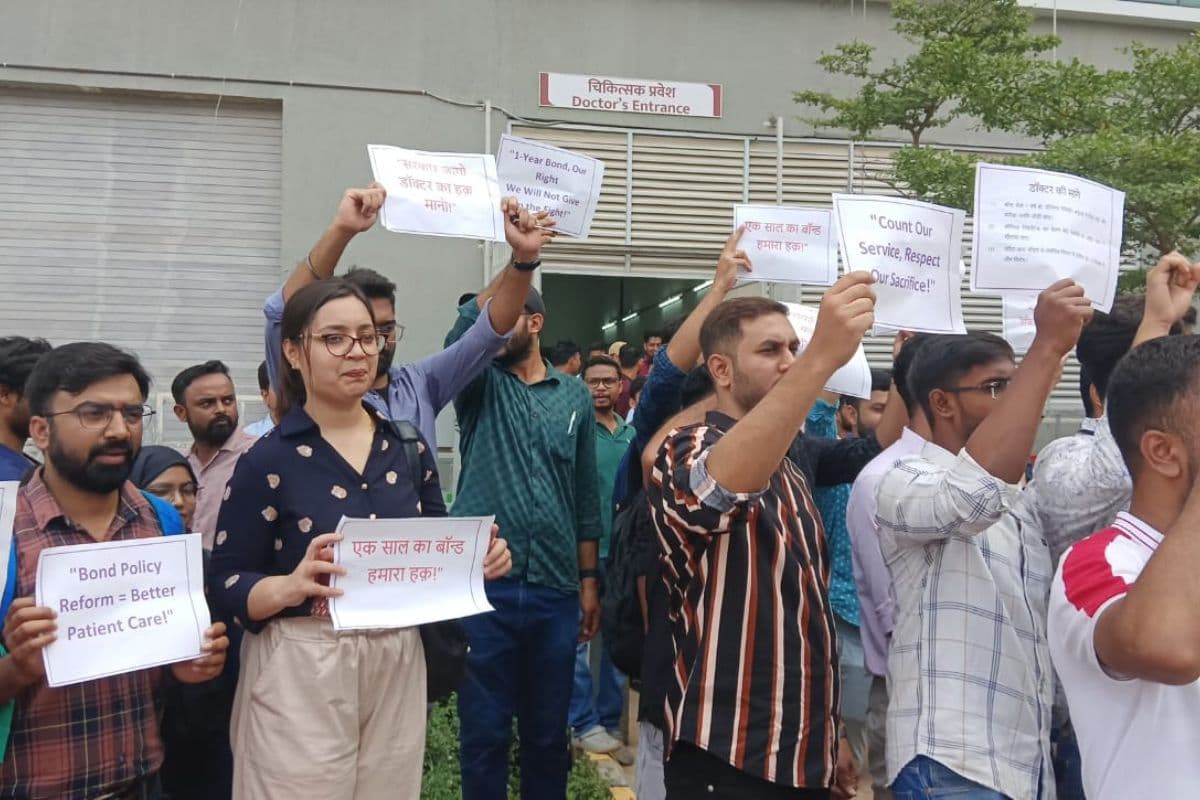 Bihar News: PMCH के जूनियर डॉक्टर्स काम छोड़ कर उतरे हड़ताल पर, इन डिमांड्स पर अड़े