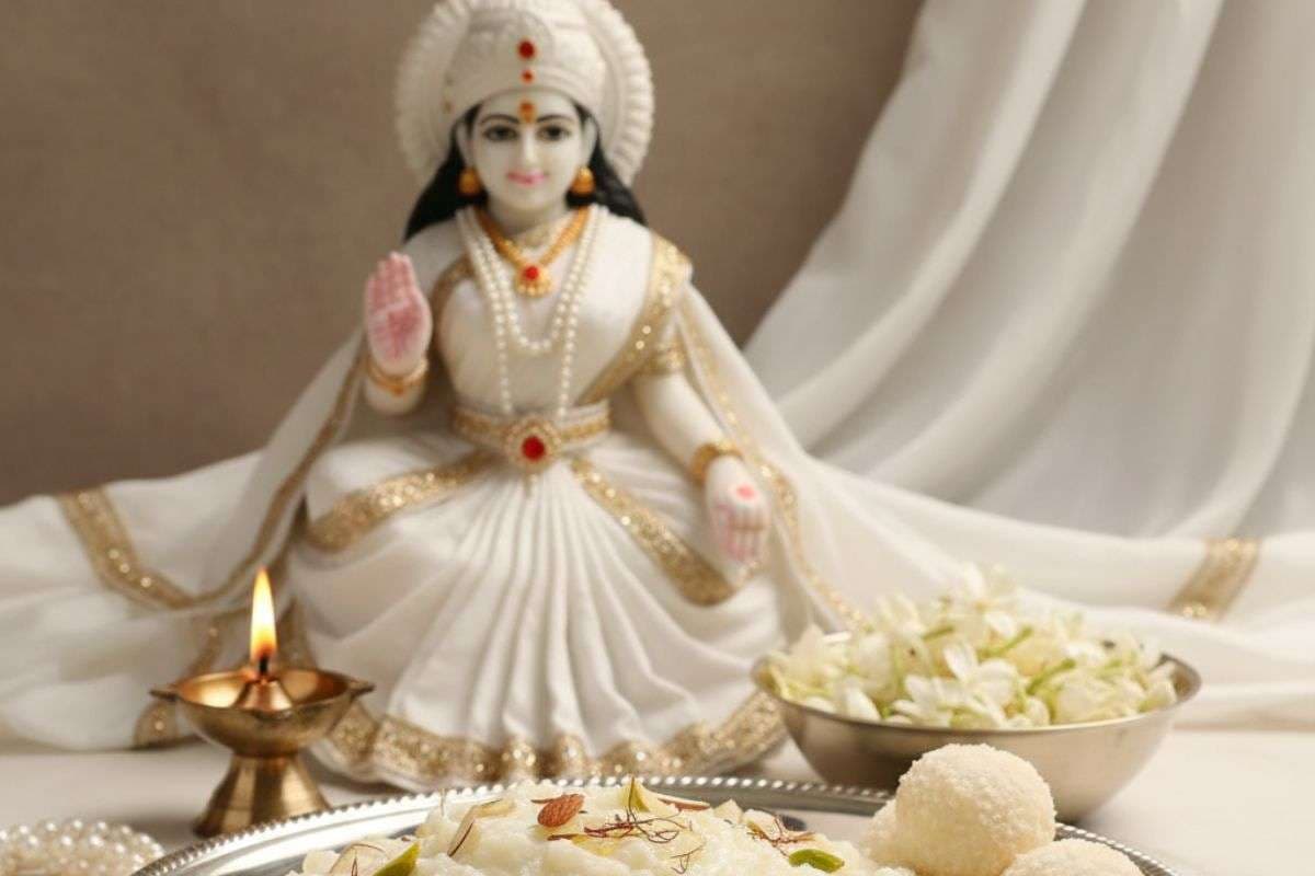 Navratri 2025 Day 8: इस नवरात्रि महाष्टमी पर देवी को जरूर अर्पित करें ये प्रिये भोग, तभी पूर्ण होगी पूजा  