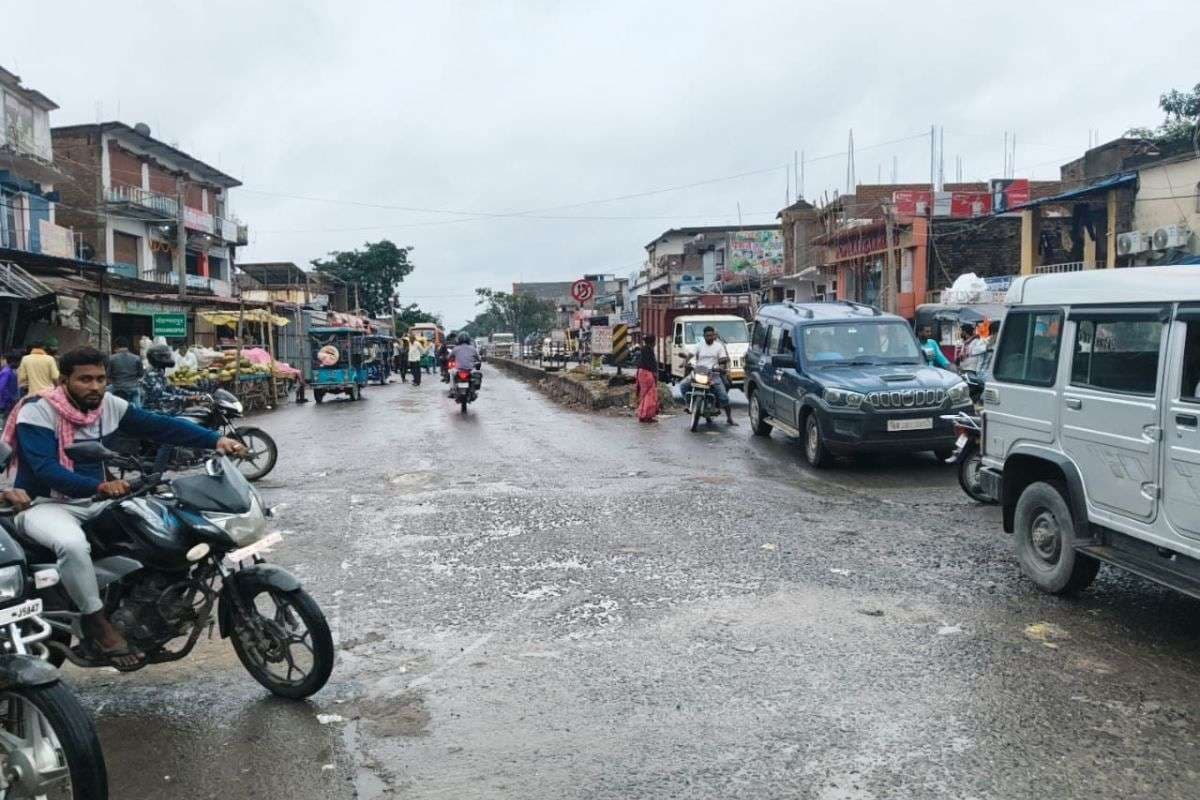 Baikunthpur Vidhan Sabha: बैकुंठपुर में चुनावी संग्राम, एनडीए बनाम राजद, छोटे दलों ने बढ़ाई टेंशन