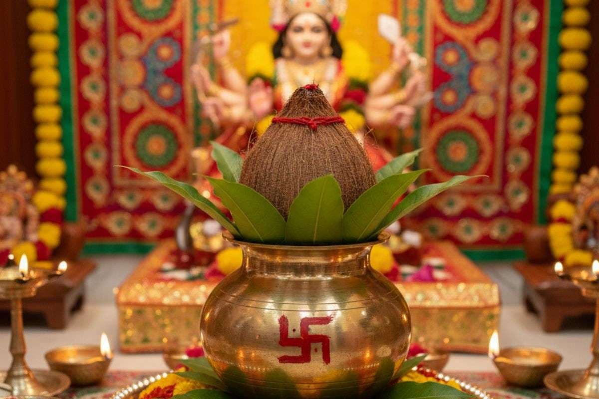 Navratri 2025: नवरात्रि के बाद क्या करें अखंड ज्योत का? यहां देखिए कलश के जल का सही उपयोग