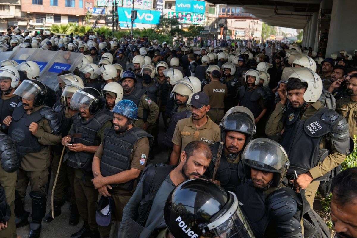 इस्लामाबाद और रावलपिंडी में मोबाइल, इंटरनेट बंद, धारा 144 लागू, पाकिस्तान में इमरजेंसी जैसे हालात के पीछे क्या है कारण?