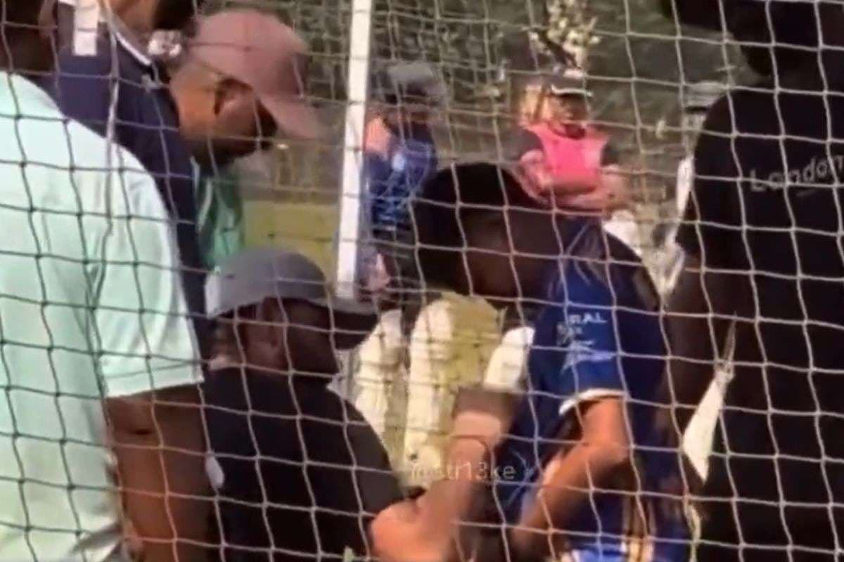 Watch: नन्हे फैन की टी-शर्ट पर रोहित ने दिया ऑटोग्राफ, बच्चे का रिएक्शन वायरल