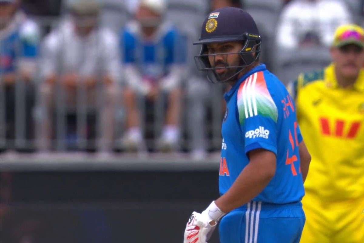 IND vs AUS: नहीं चला हिटमैन का बल्ला, 8 रन बनाकर हुए आउट, Video