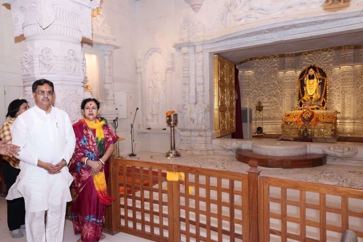 UP News: अयोध्या पहुंचे त्रिपुरा के सीएम माणिक साहा, रामलला के किए दर्शन, कहा- पीएम मोदी और सीएम योगी के नेतृत्व में विश्व पटल पर उभर रही अयोध्या