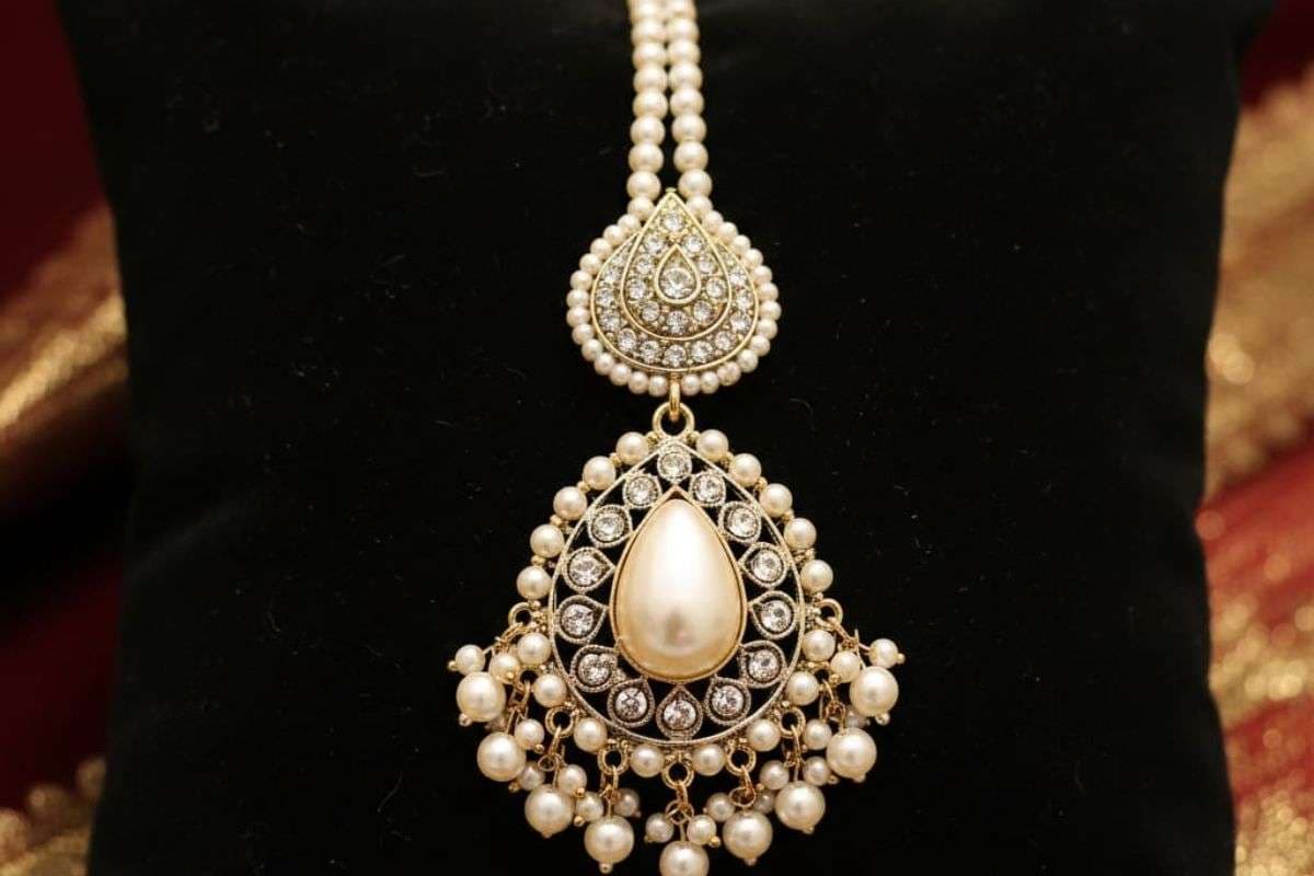 pearl maangtikka