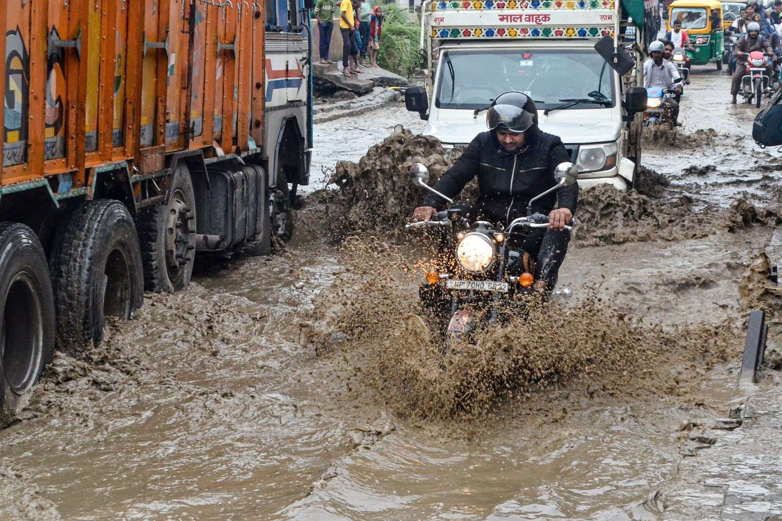 Heavy Rain: एक्टिव हो रहा पश्चिमी विक्षोभ, बंगाल की खाड़ी में बना निम्न दबाव, 3,4,5,6 और 7 नवंबर तक भारी बारिश