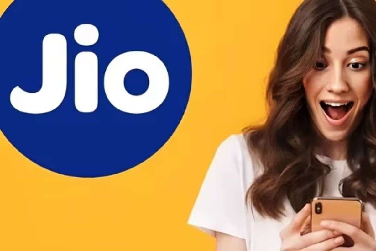 Jio का एक बार रिचार्ज और 12 महीने की बेफिक्री, डेली 2.5GB डेटा, अनलिमिटेड कॉलिंग के साथ मिल रहा बहुत कुछ