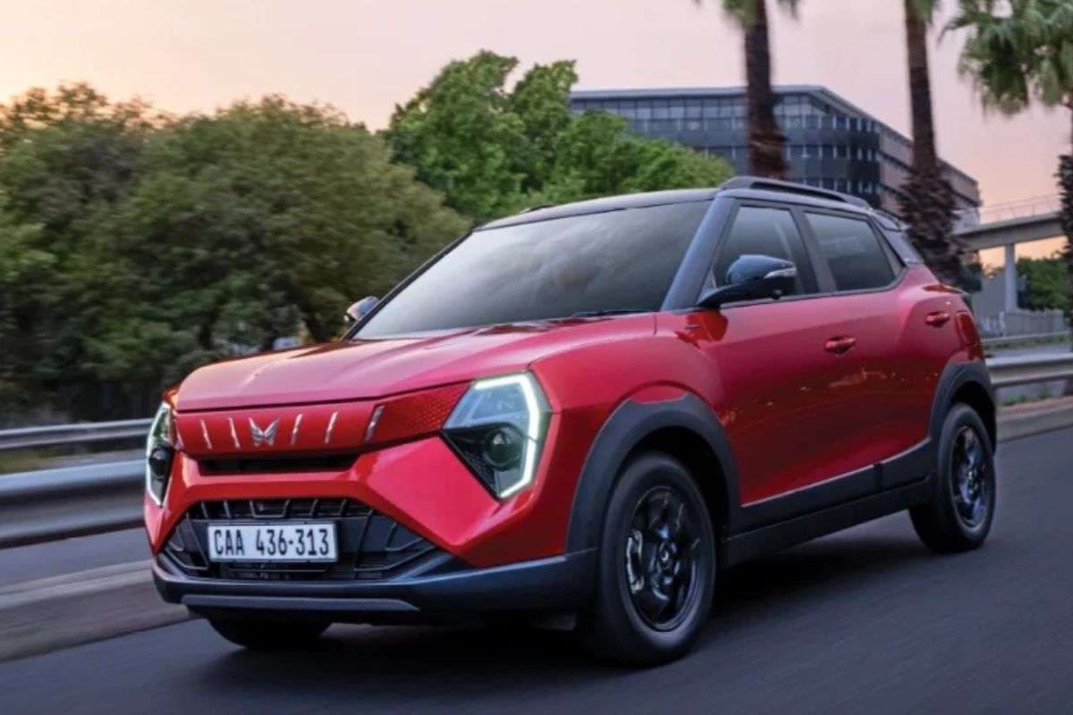 Mahindra की सबसे सस्ती कार पर हजारों की छूट, कैश डिस्काउंट के साथ मिलेंगे एक्सेसरीज भी