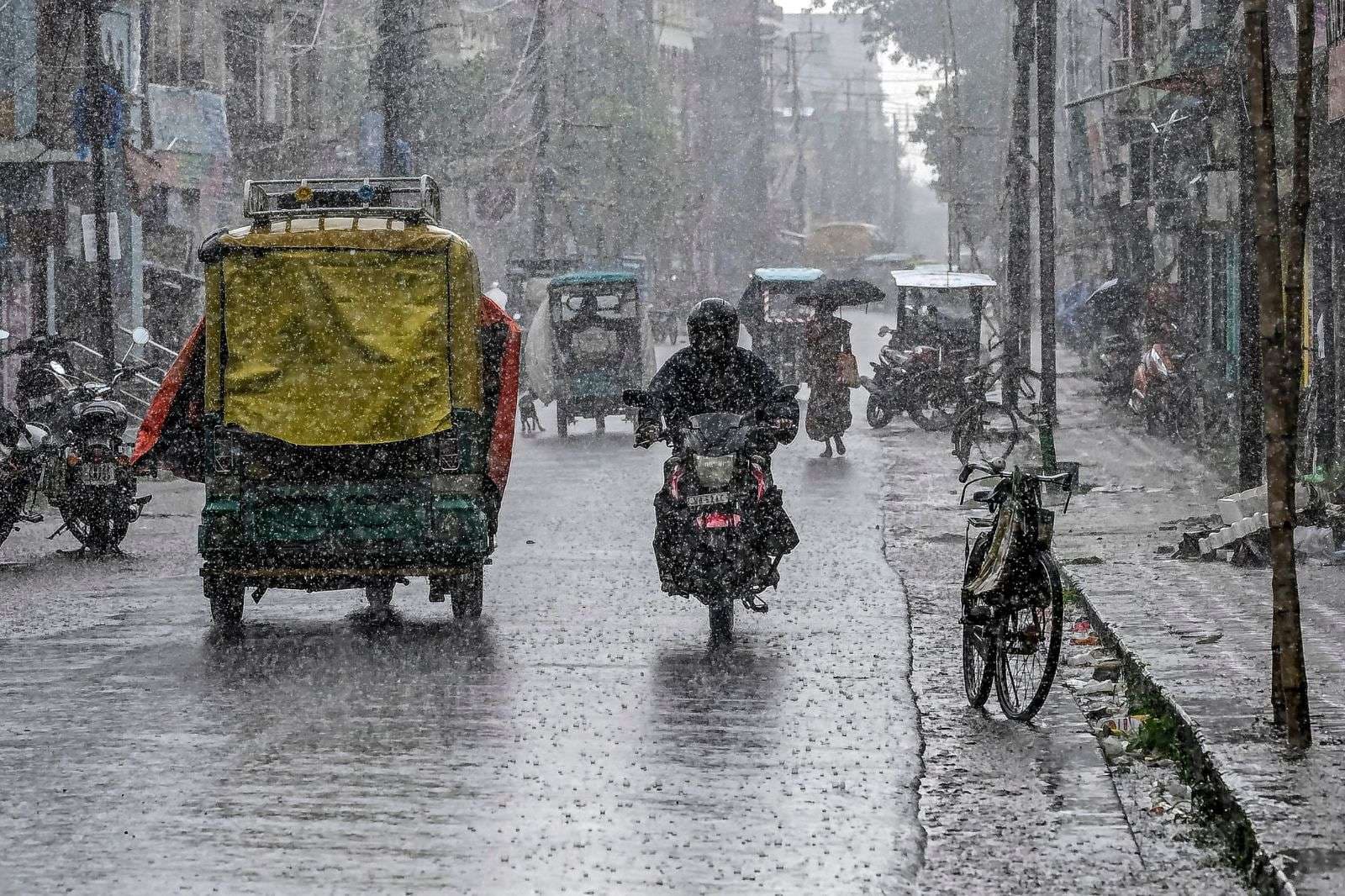 Rain Alert: अगले 72 घंटों तक बारिश का दौर, पश्चिमी विक्षोभ का असर, बिजली कड़कने के साथ तूफानी हवा                                           