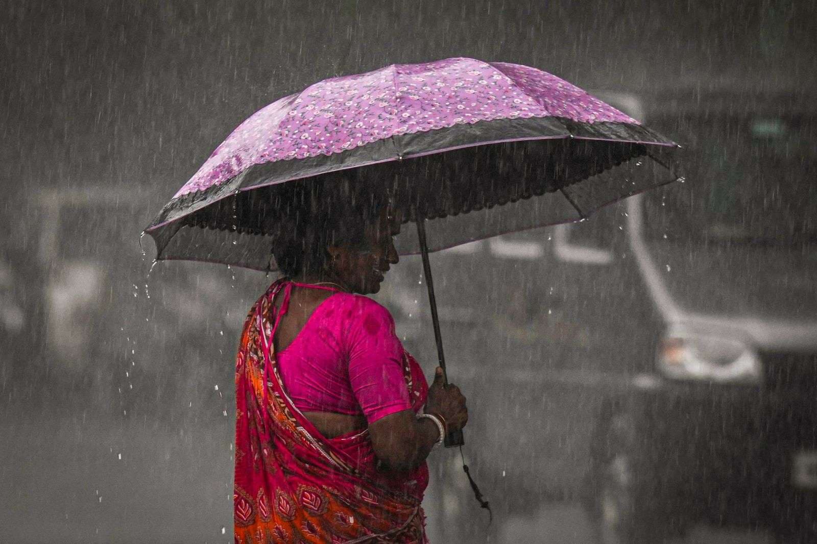 Heavy Rain Warning: अगले 72 घंटों तक भारी बारिश, इन राज्यों में बदलेगा मौसम, 3 से 5 डिग्री सेल्सियस तक गिरेगा पारा