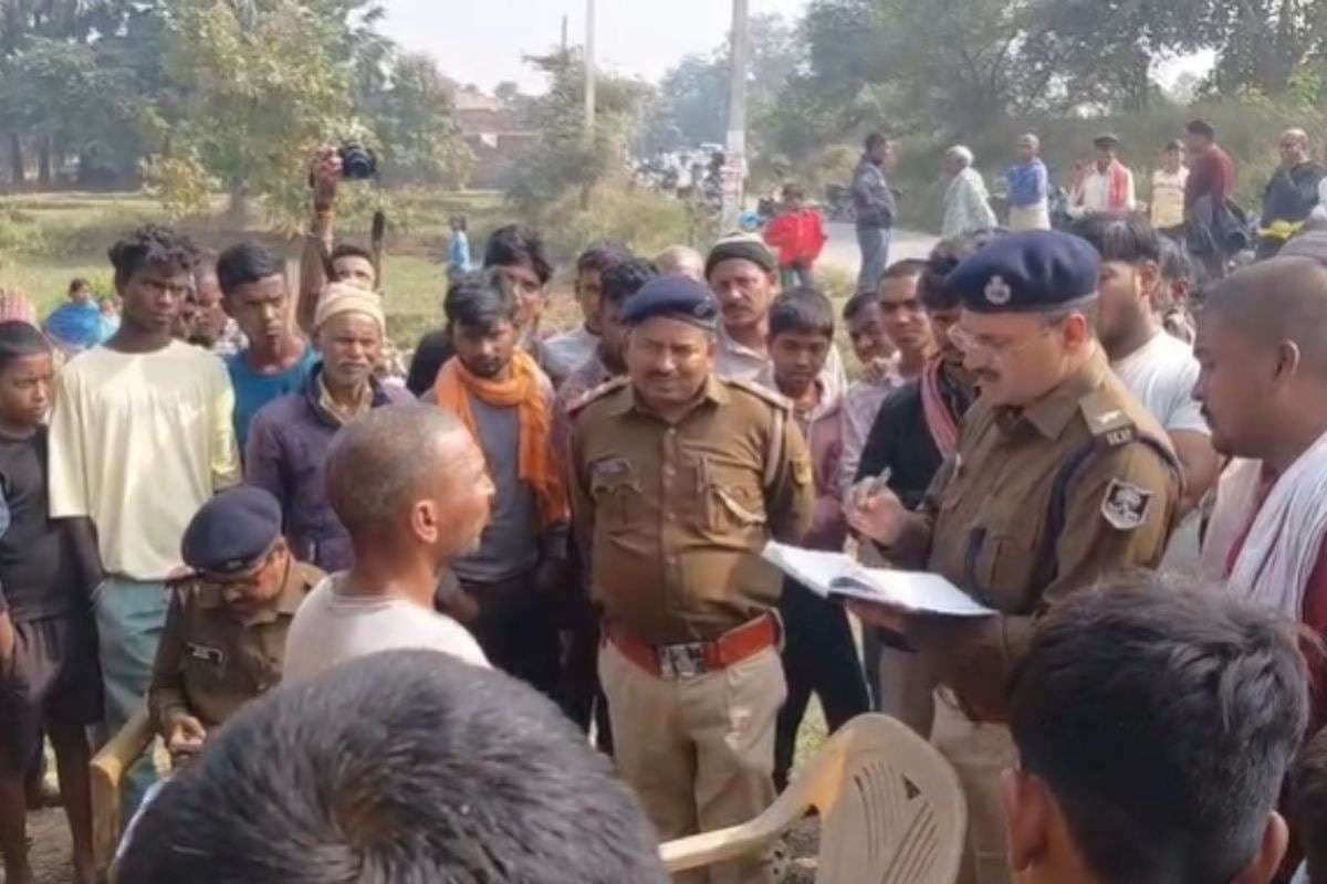 Bihar News: बिहार में पति की हत्या कर पत्नी और दामाद ने घर में ही शव को दफनाया, बाहर आई पैरों की उंगलियां, फिर हुआ ये खुलासा