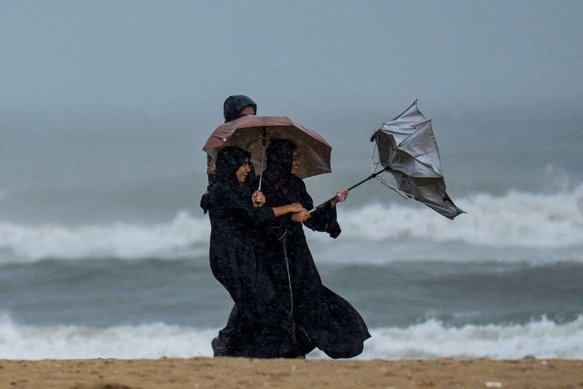 Cyclone Ditwah: 1,2,3, 4 दिसंबर को भयंकर बारिश की चेतावनी, गरज और बिजली के साथ बौछार की संभावना, अलर्ट जारी