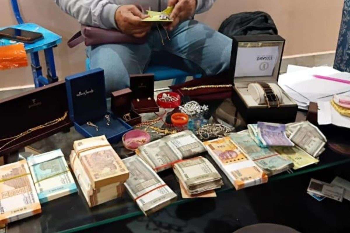 EOU Raid in Patna: बैंक कर्मी की राइस मिल पर EOU का छापा, 40 लाख नकद और कई दस्तावेज जब्त