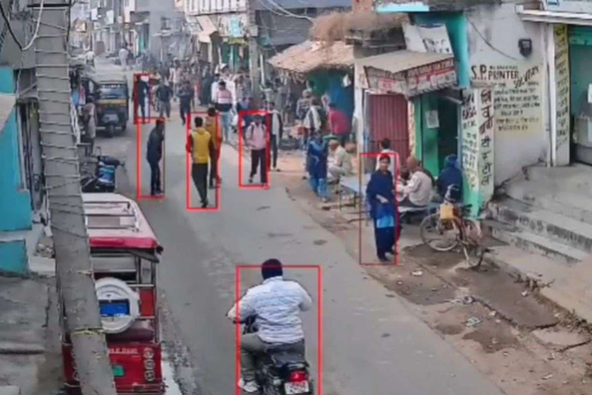 Bihar Firing Viral Video: बिहार में बीच रोड पर दनादन फायरिंग का वीडियो वायरल, 2 आरोपियों को भेजा जेल