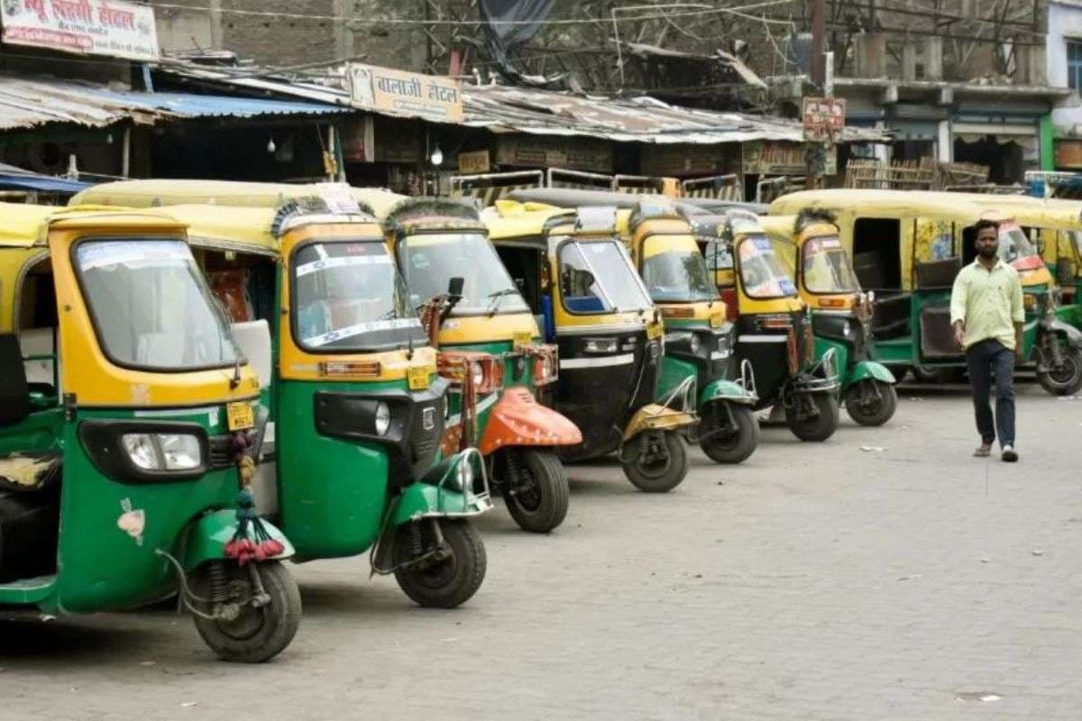 Patna News: पटना के इस इलाके में ऑटो बंद होने से गांधी मैदान की तरफ भयंकर जाम, कई थानों की पहुंची पुलिस