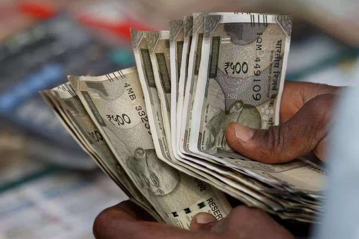 मंथ शुरू होते ही सैलरी हो जाती है आपकी खत्म? जानिए कैसे करें स्मार्ट बचत