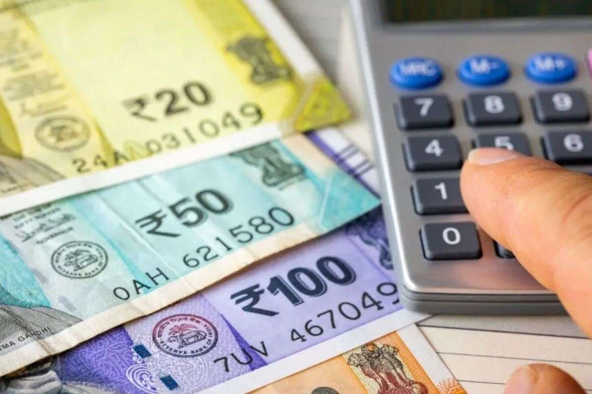 Stock Market: बाजार में आज क्यों आई गिरावट? रुपये की फिसलन और FPI बिकवाली ने बिगाड़ा खेल