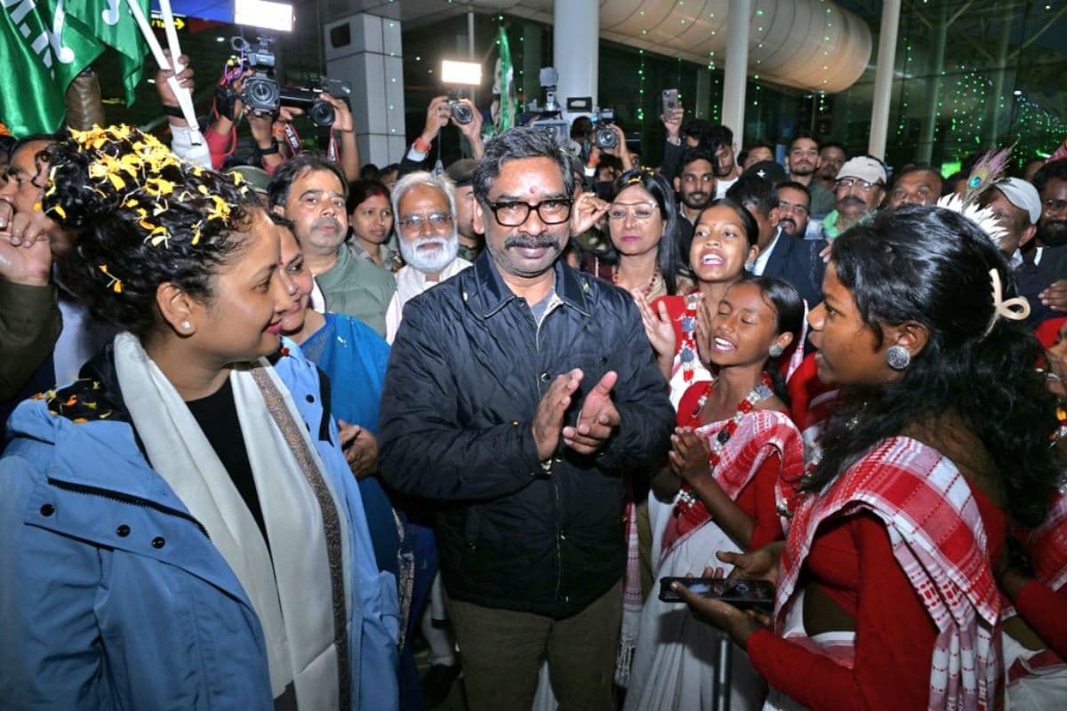 दावोस के बाद लंदन, 12 दिनों बाद झारखंड वापस लौटे CM हेमंत सोरेन, कहा- विकास के रास्ते खुलेंगे