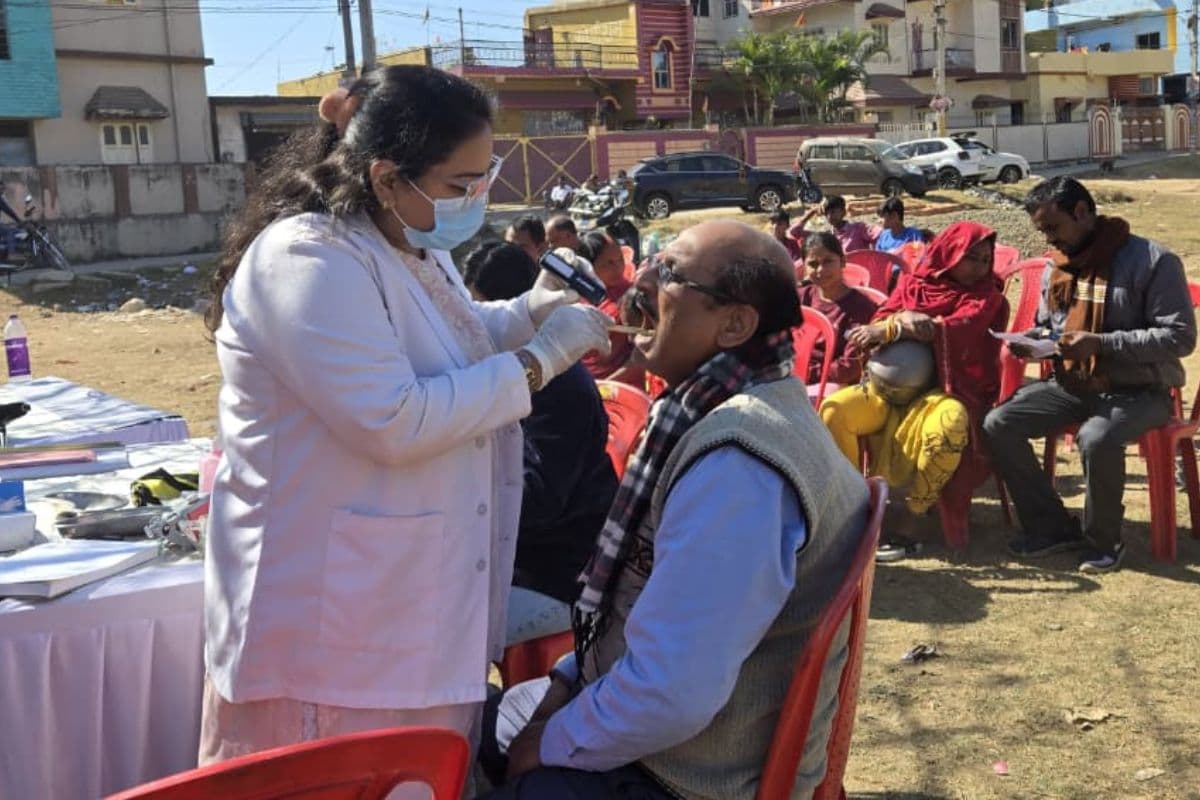 डॉ मेघा डेंटल स्टूडियो में Free dental camp का आयोजन, 50 से अधिक मरीजों की जांच