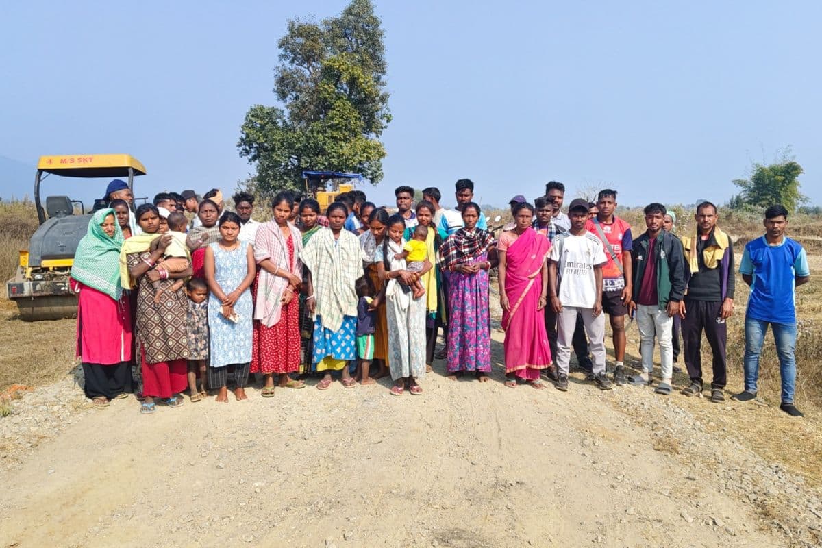 कुचाई में सड़क निर्माण कार्य में गड़बड़ी का आरोप, ग्रामीणों ने रोका काम और की हाई लेवल जांच की मांग