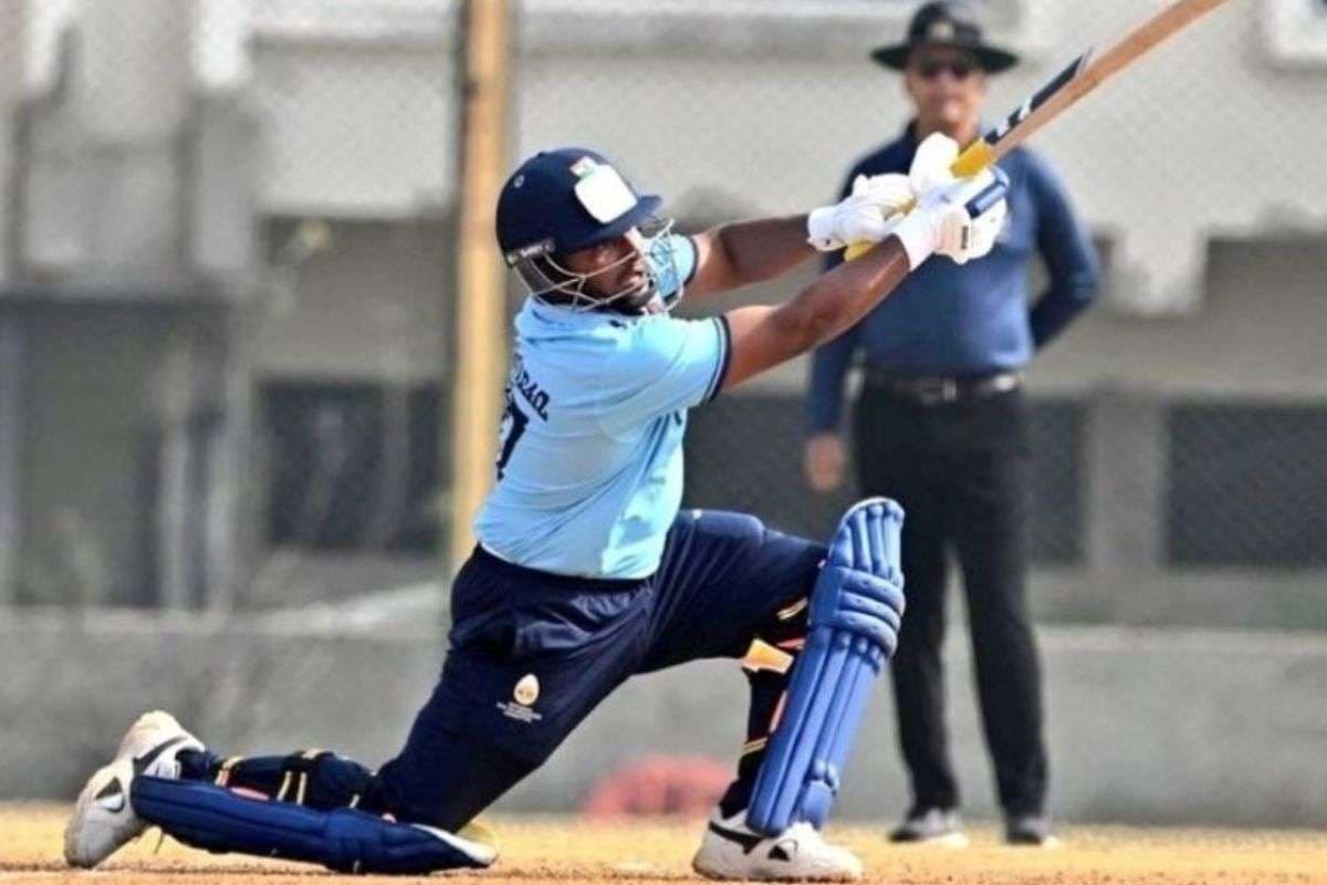 1 ओवर में 30 रन, Sarfaraz Khan ने VHT में अर्धशतक जड़ रचा इतिहास; वनडे के लिए भी ठोका दावा