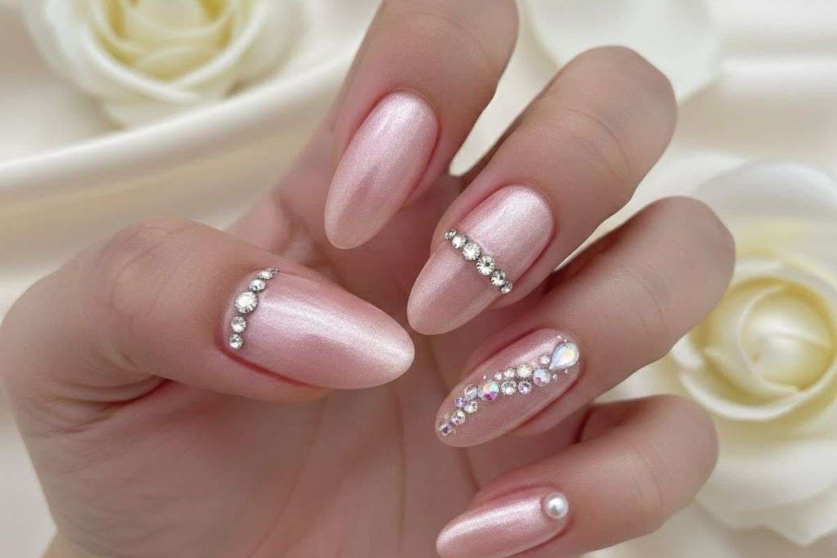 Stone nail art