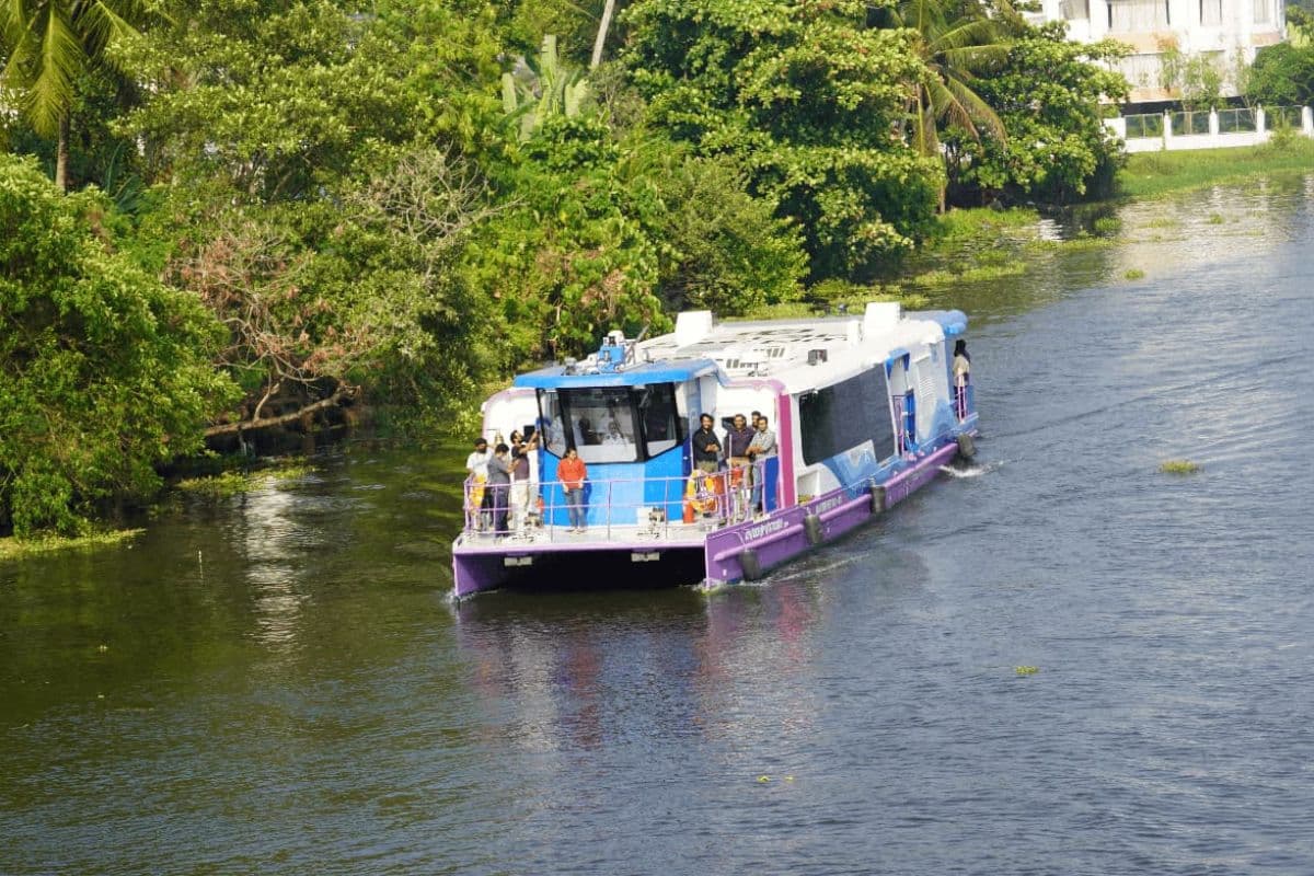 Water Metro In Bihar: अप्रैल से कर सकेंगे वाटर मेट्रो की सवारी, सुबह 10 से रात 8 बजे तक चलेगी, जानिए किराया