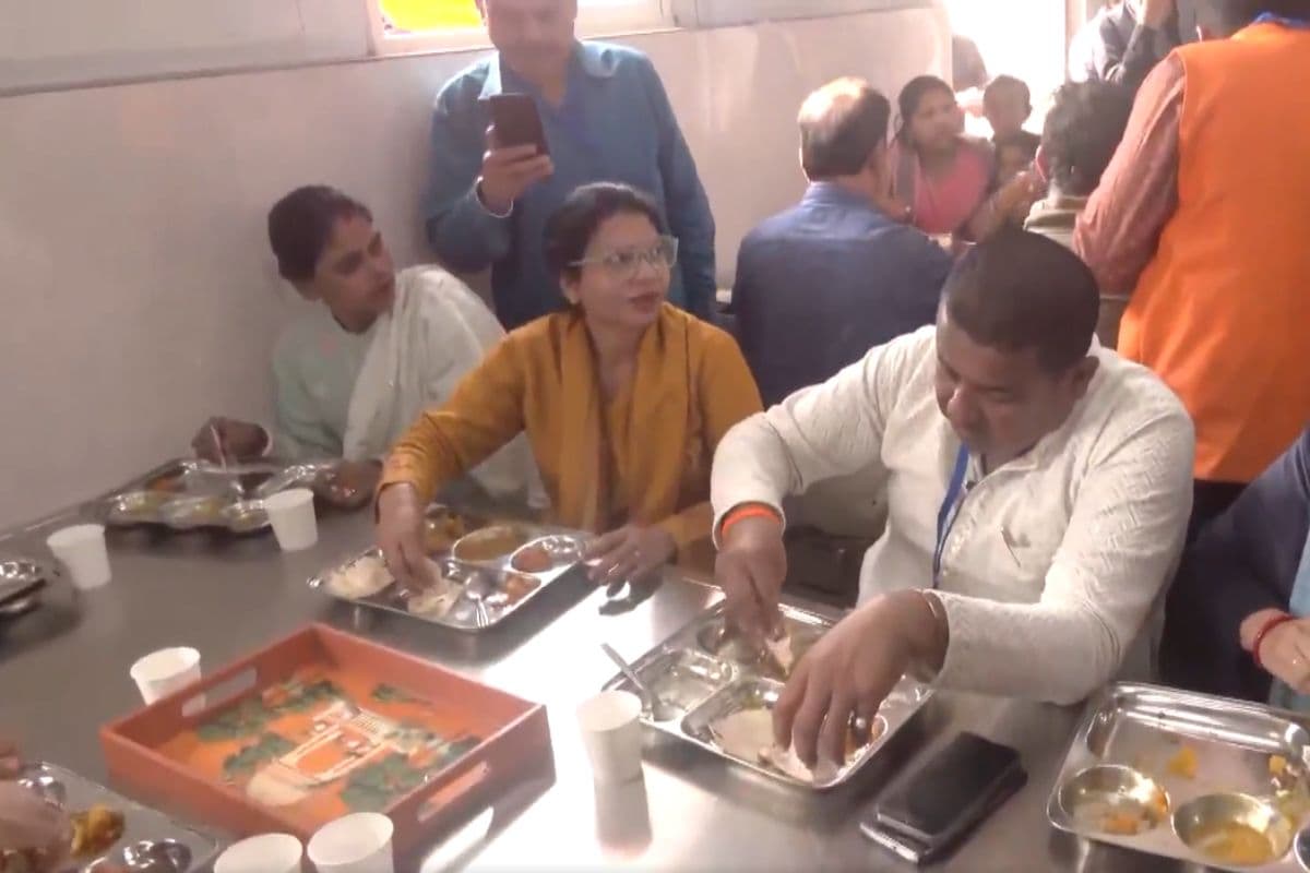 रुपये में भरपेट भोजन, दिल्ली में 70 अटल कैंटिन में प्रतिदिन 70 हजार से अधिक को मिलेगा खाना