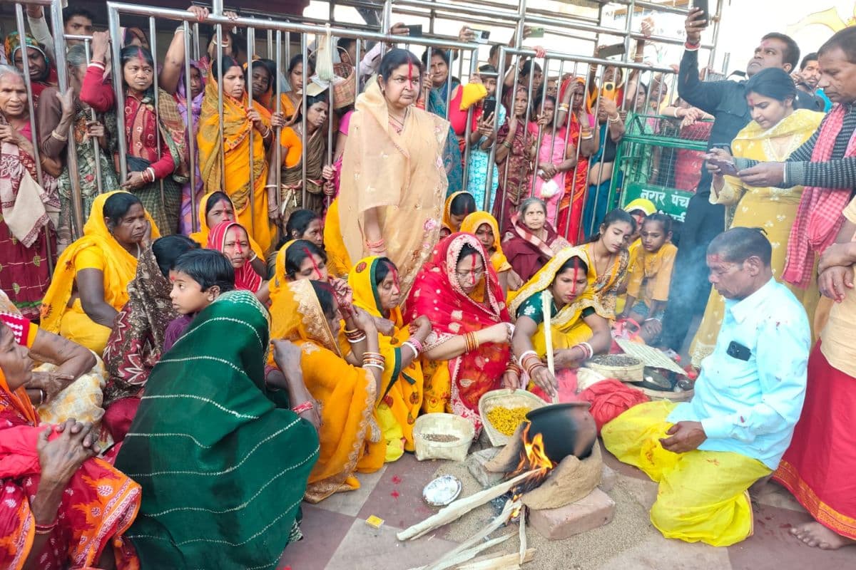 Basukinath: महाशिवरात्रि पर बासुकिनाथ मंदिर सज-धजकर तैयार, भेलेनाथ की विवाह की रस्म शुरू