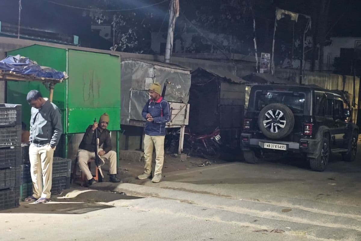 गुटखा न पहुंचाने पर भड़के CISF जवान, थार से आकर दुकानदार पर की फायरिंग, पुलिस ने किया गिरफ्तार