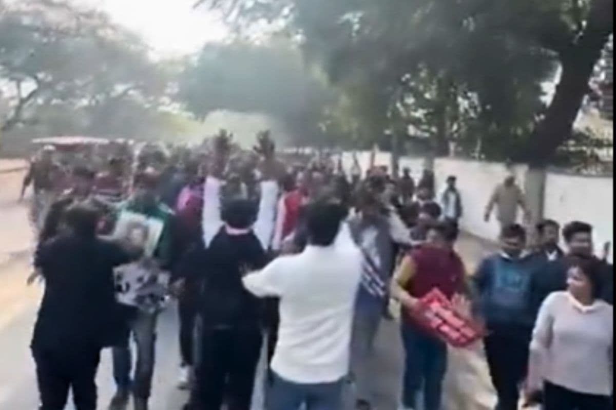 डीयू परिसर में विरोध प्रदर्शन पर एक महीने के लिए बैन, 5 या उससे अधिक लोगों के जमा होने पर प्रतिबंध