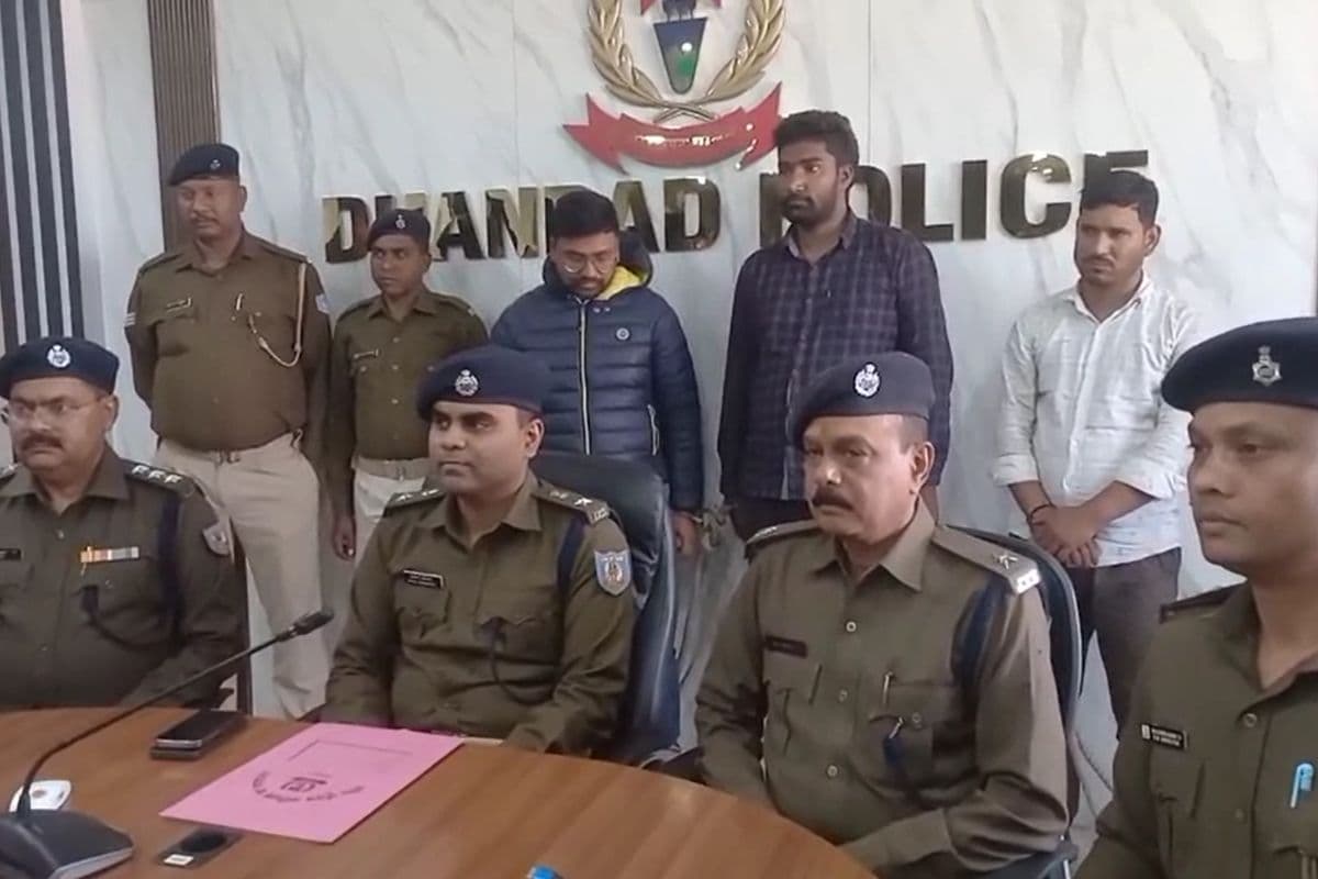 Dhanbad: परीक्षा में हाईटेक नकल गिरोह का पर्दाफाश, 3 गिरफ्तार, 8 लाख में हुई थी डील