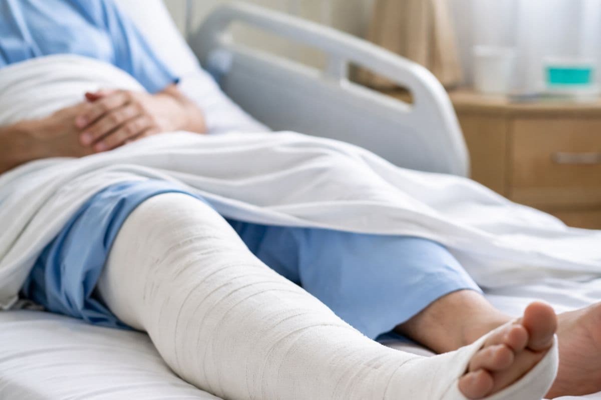 मौत को छूकर लौटा आशिक: गुमला में गर्ल फ्रेंड से झगड़ा के बाद नदी में लगाई छलांग, पैर की हड्डी चकनाचूर