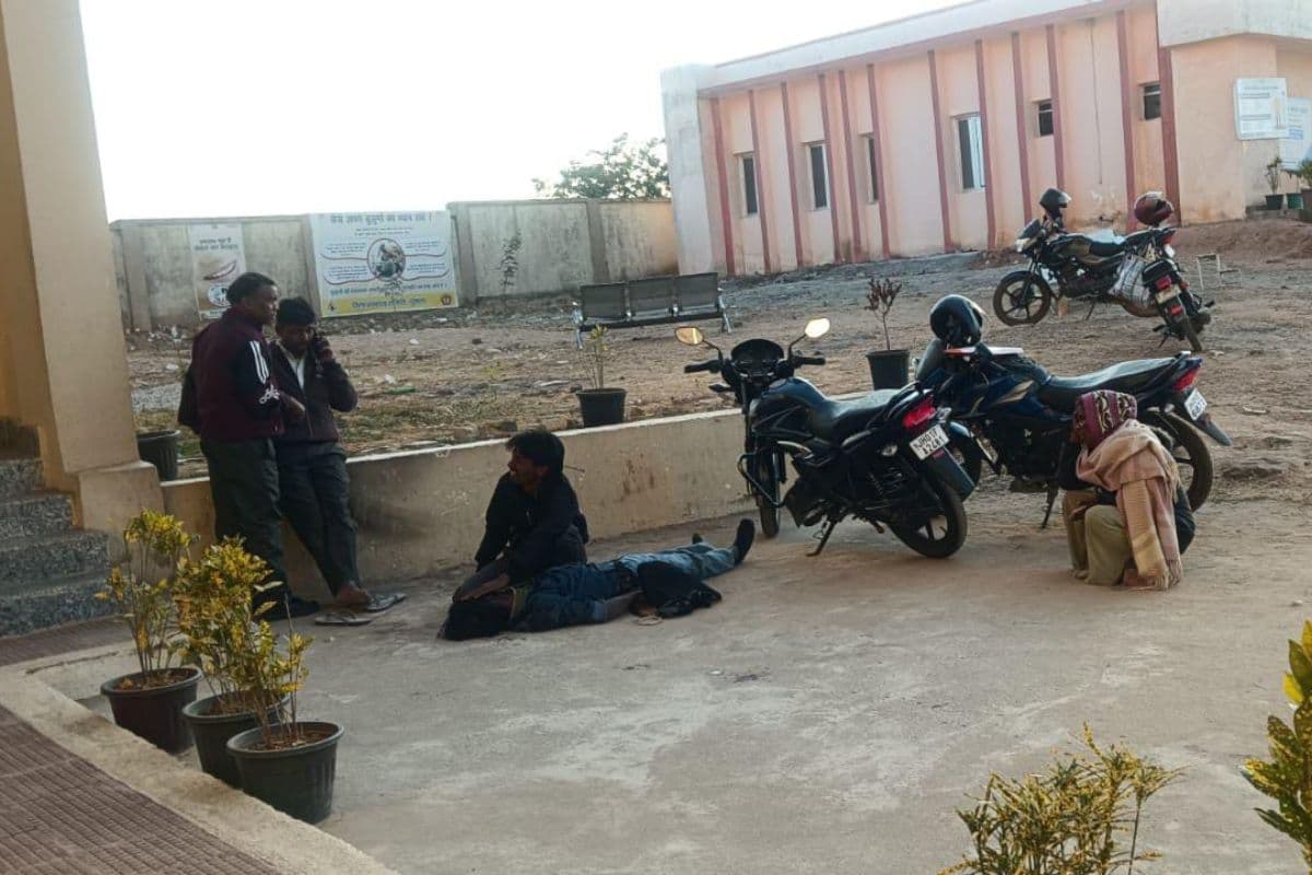 गुमला के कामडारा में सड़क दुर्घटना में इंटर के छात्र सहित दो युवकों की मौत, गांव में मातम