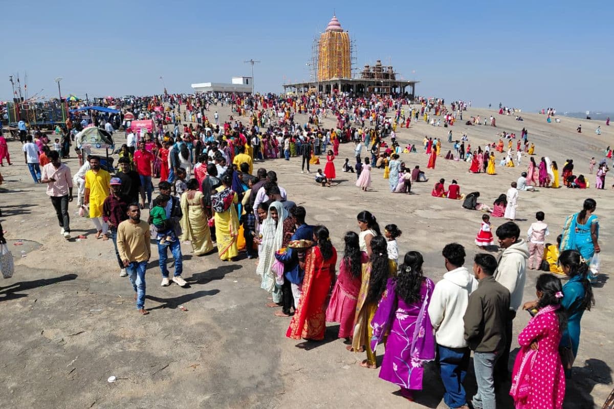 महाशिवरात्रि पर नामकुम के शिवलोक धाम मार्सिल्ली पहाड़ पर उमड़ा भक्तों का जनसैलाब