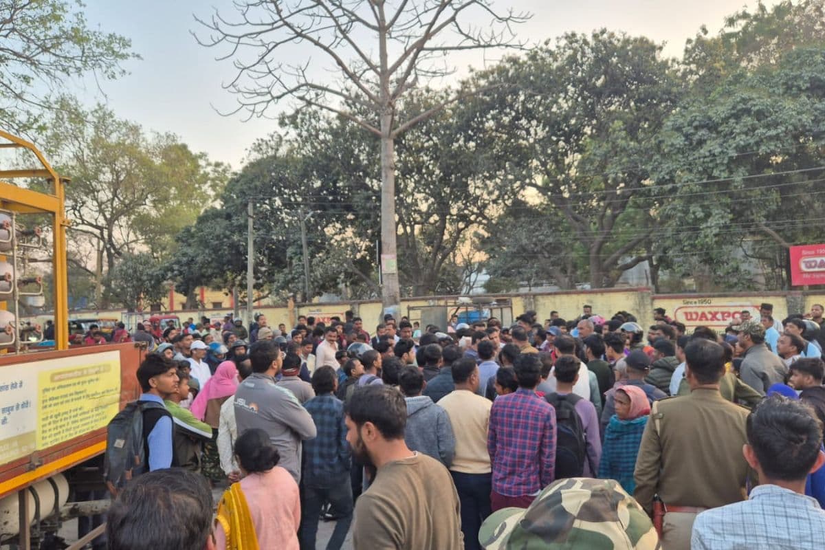 नामकुम में सीएनजी गैस टैंकर की टक्कर से पुजारी की मौत, विरोध में सड़क जाम